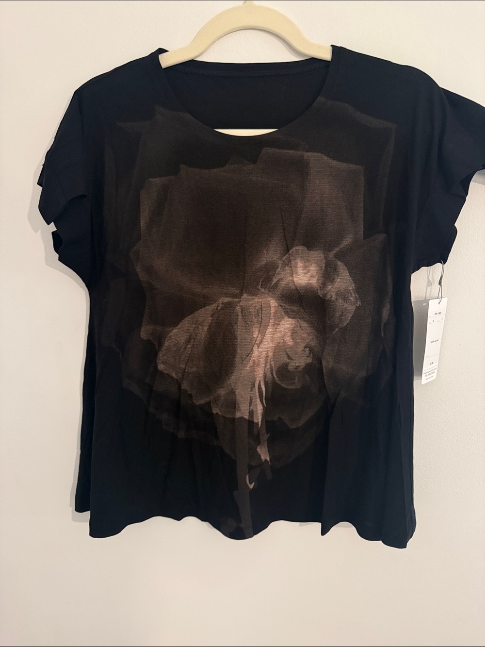 Yoshi Yoshi by PJ Black Floral-Print Women’s Butterfly Short Sleeve Tee MSRP$138